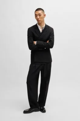 Camisa slim fit de popelín de algodón con detalle en la tapeta